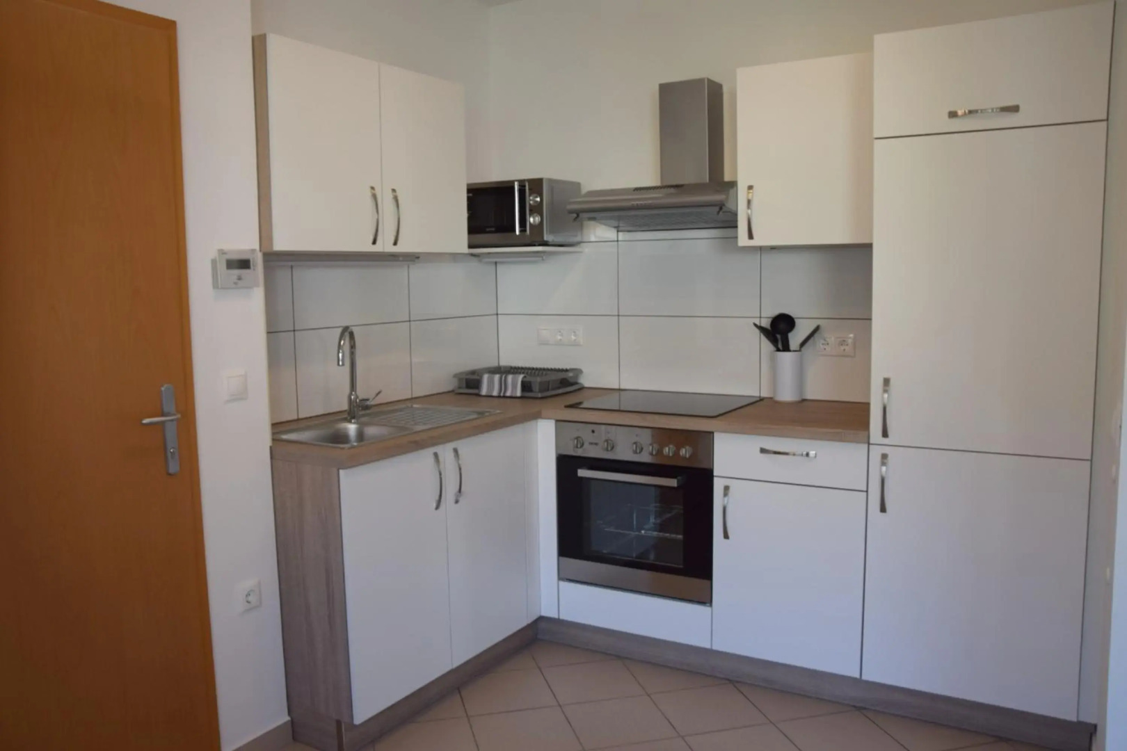 COMFY and BRIGHT Apartment