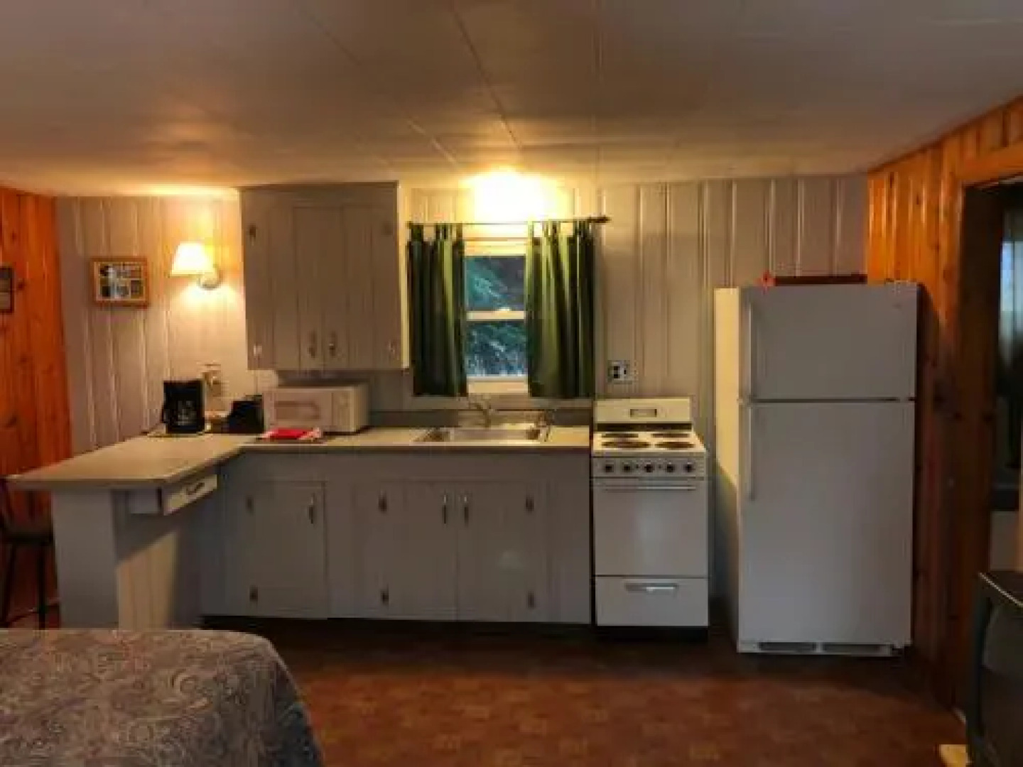 Grady'S West Shore Motel