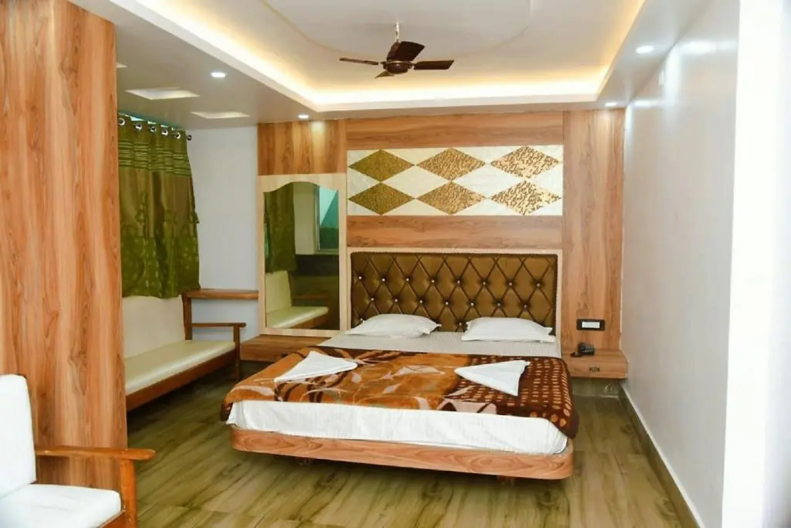 STAYMAKER Aditya Plaza