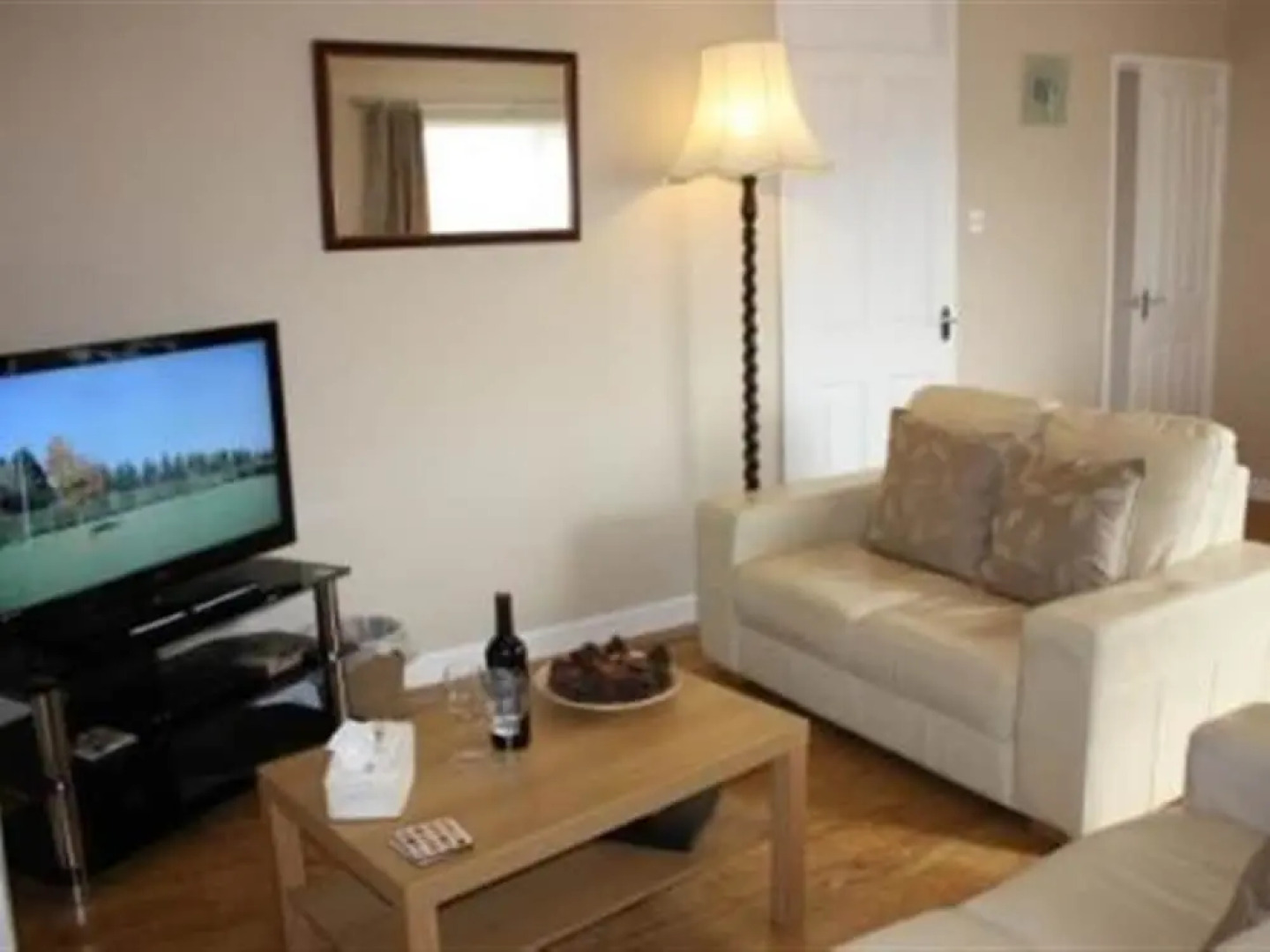 Romantic Apartment in Wisemans Bridge With Terrace