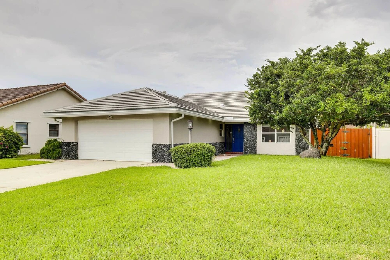 Pet-friendly Paradise w/ Pool ~ 6 Mi to Beach!