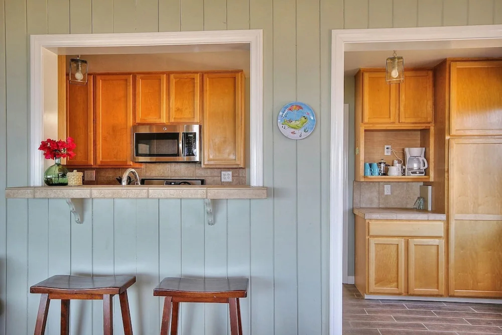 Summerland Ocean View Cottage by RedAwning