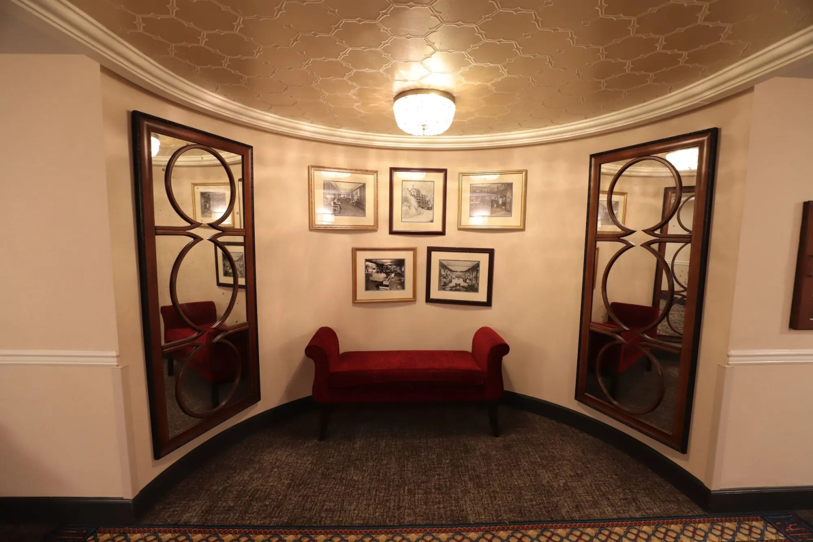 Hotel Roanoke & Conference Ctr, Curio Collection by Hilton