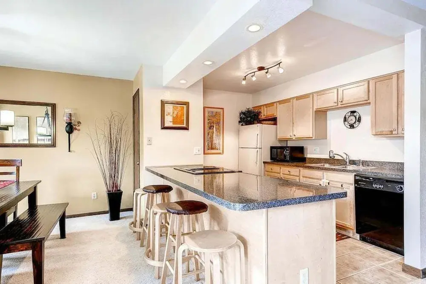 Park Place 101c 2 Bedroom Condo by RedAwning