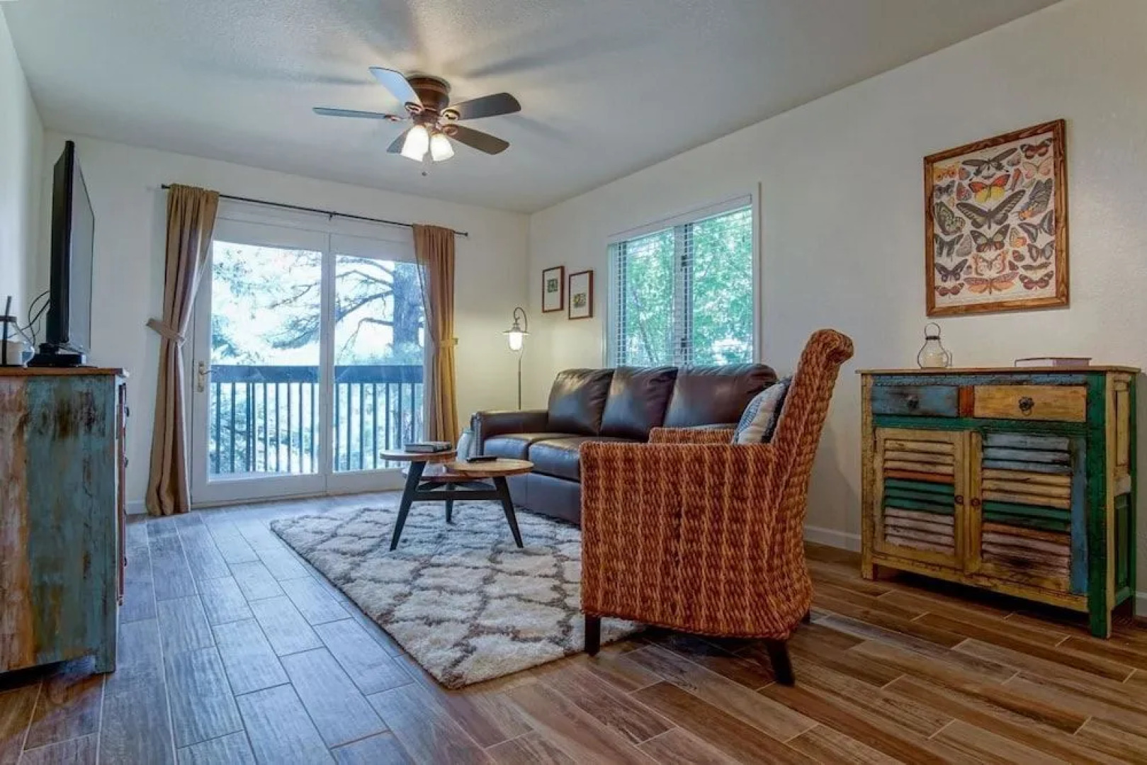 Trendy Country Club Condo