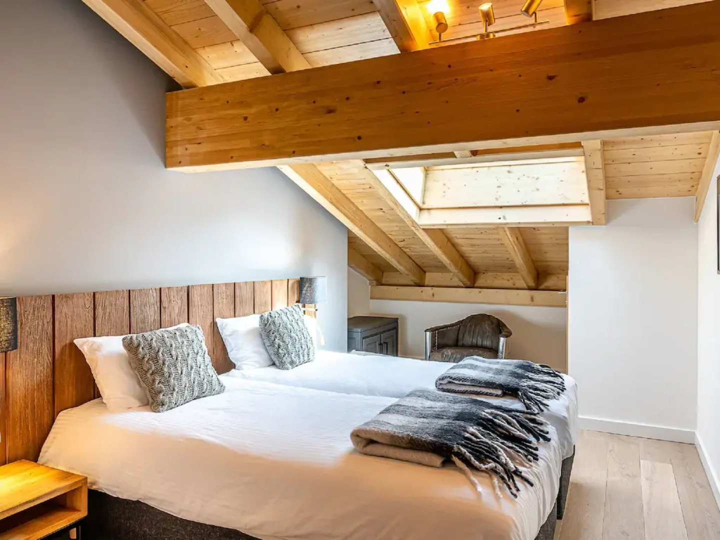 Penthouse with private sauna and wine climate cabinet