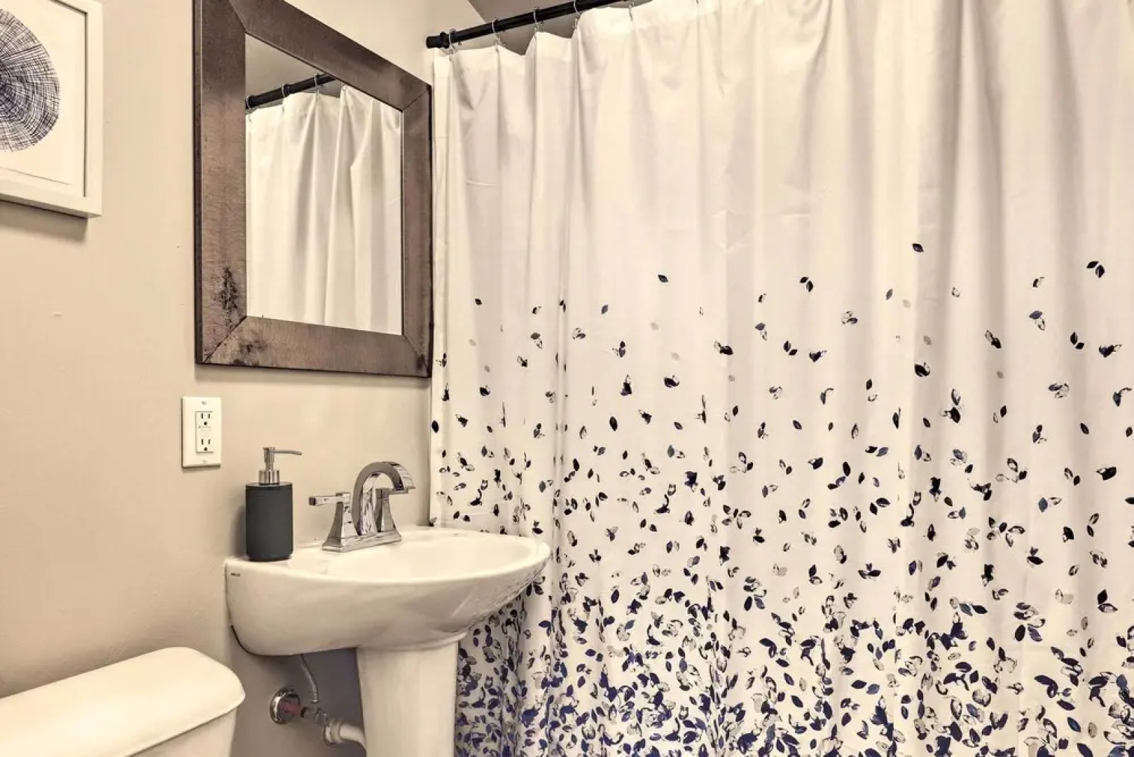 Pet-friendly Whitefish Bay Getaway w/ Large Yard!