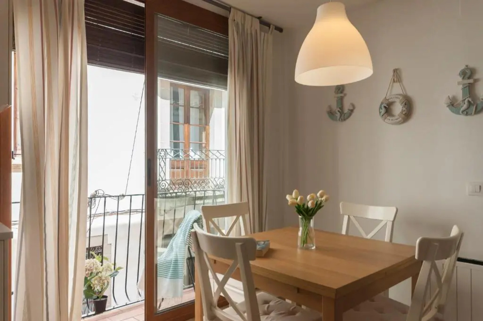 Lets Holidays Centric House with Parking