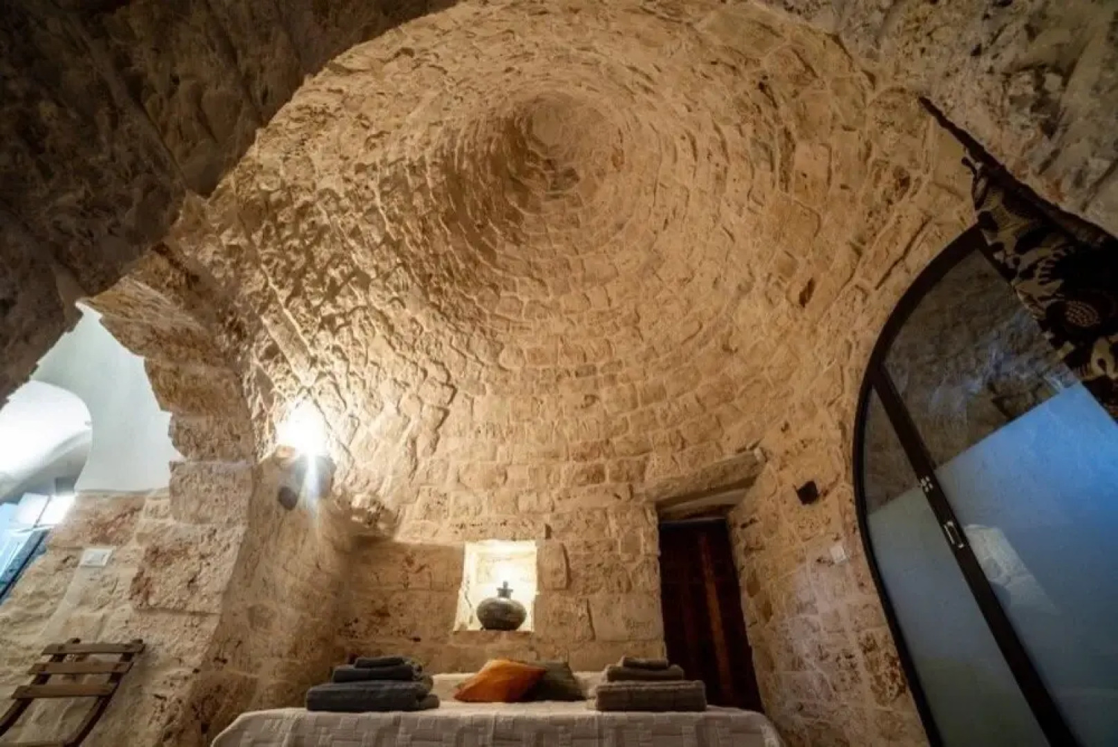 Traditional Trullo la Specchia