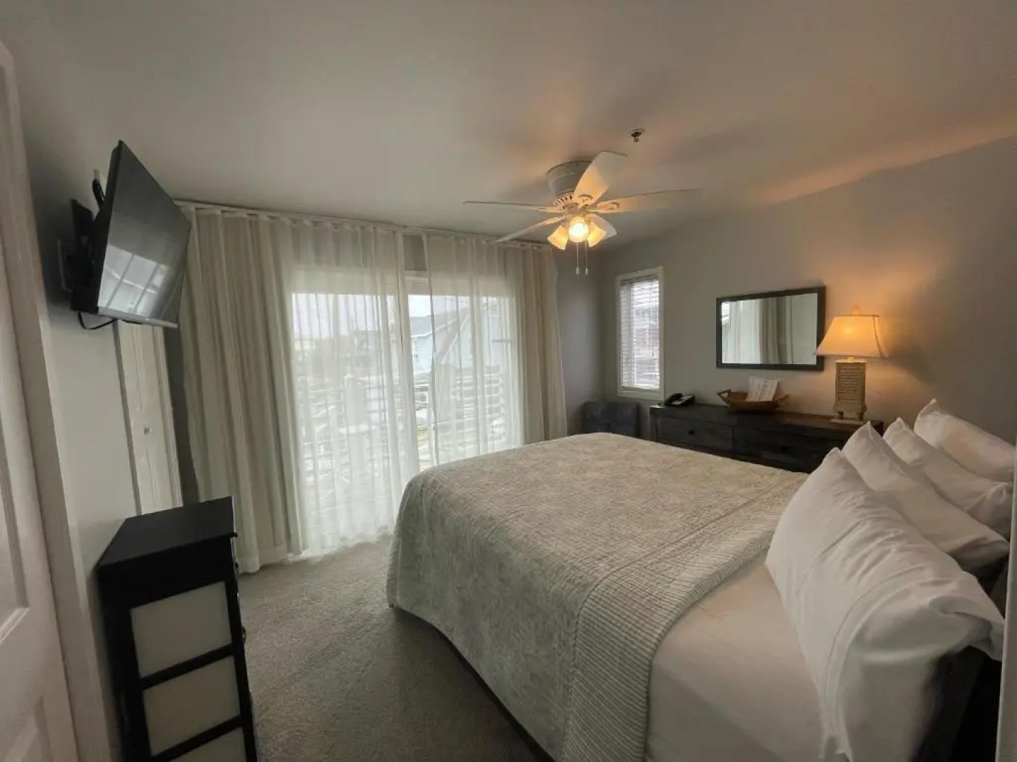 Sandpeddler Inn & Suites