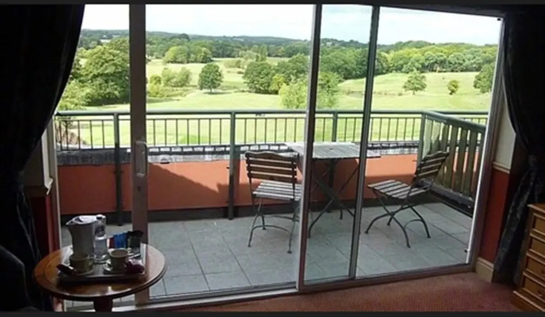 London Beach Country Hotel