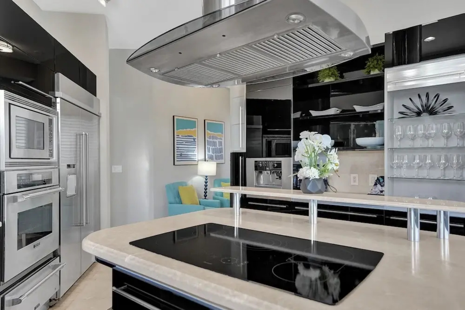 Lavish 8 Br Estate with Pool & Courts