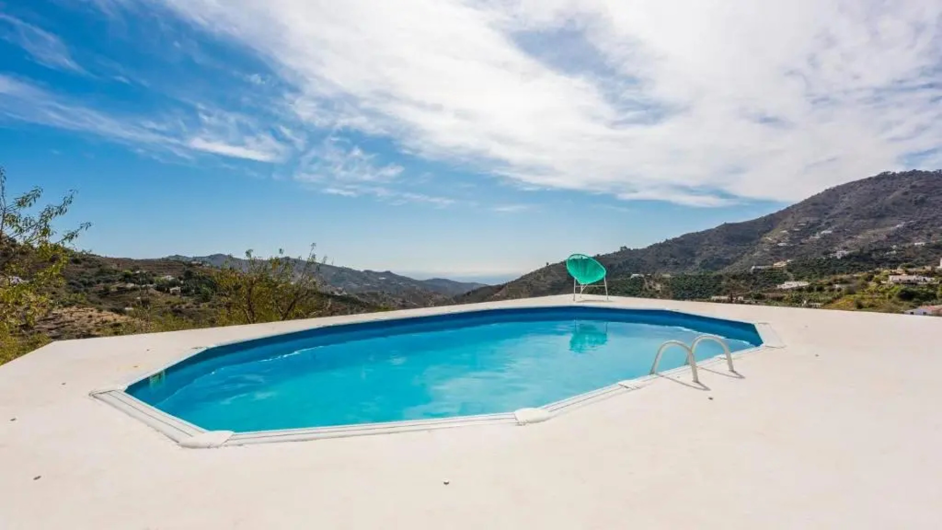 Villa Felicidad Sayalonga by Ruralidays