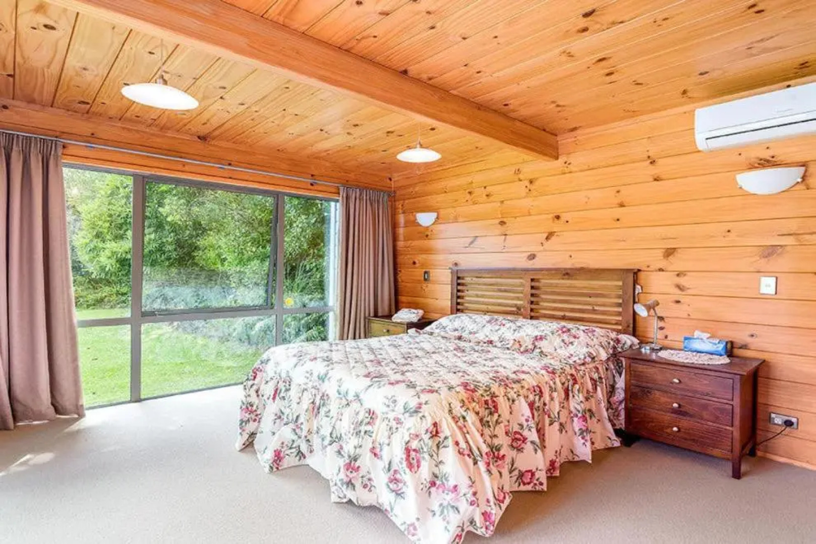Lakeside Landing - Lake Tarawera Holiday Home