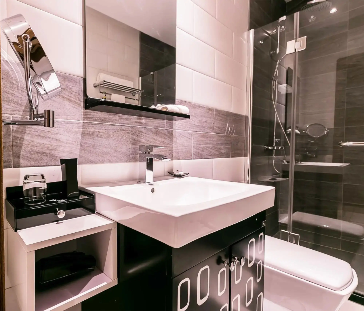 Oak Plaza Suites