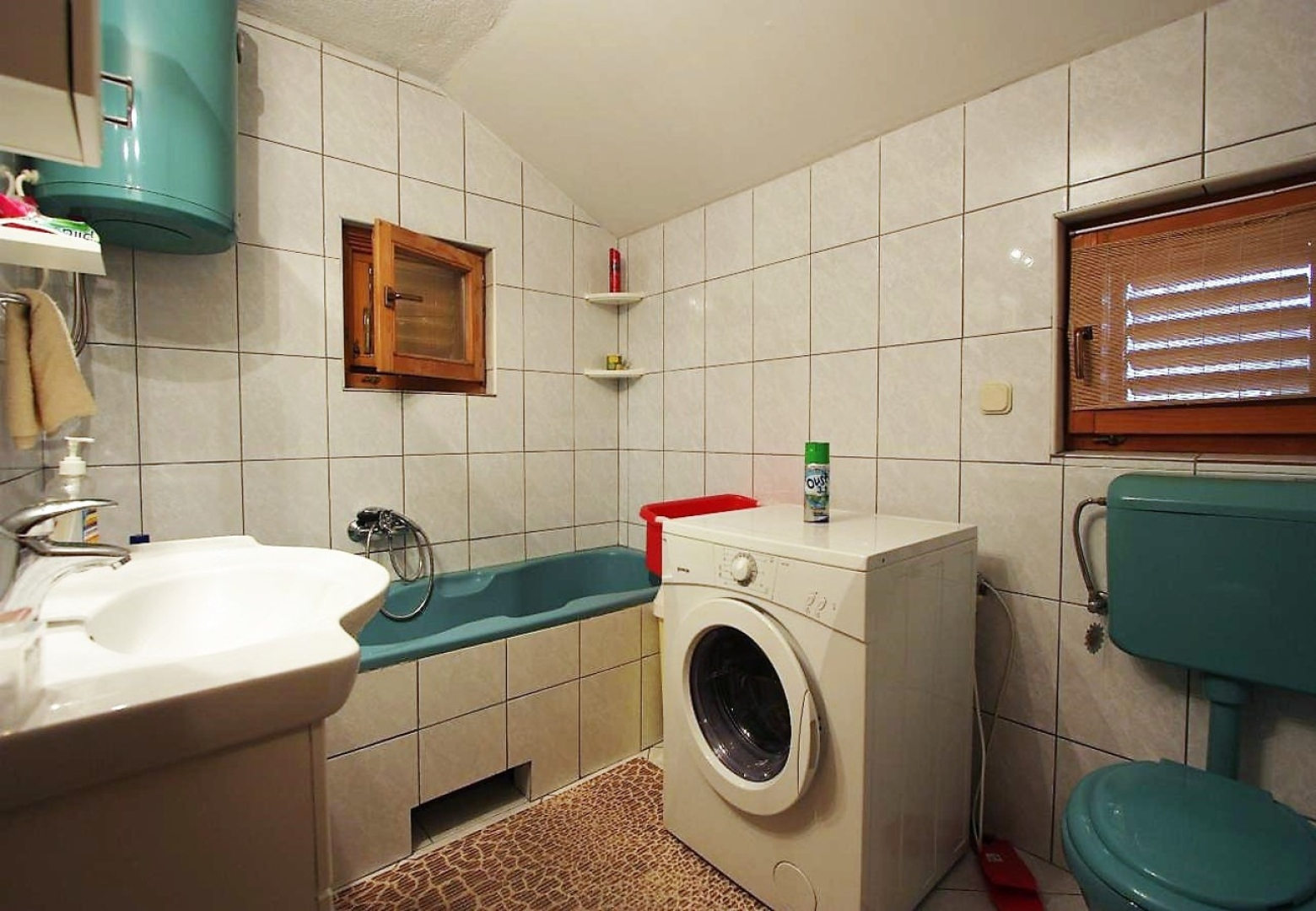 Apartment Šera - 50 m from beach: A3 Pisak, Riviera Omis