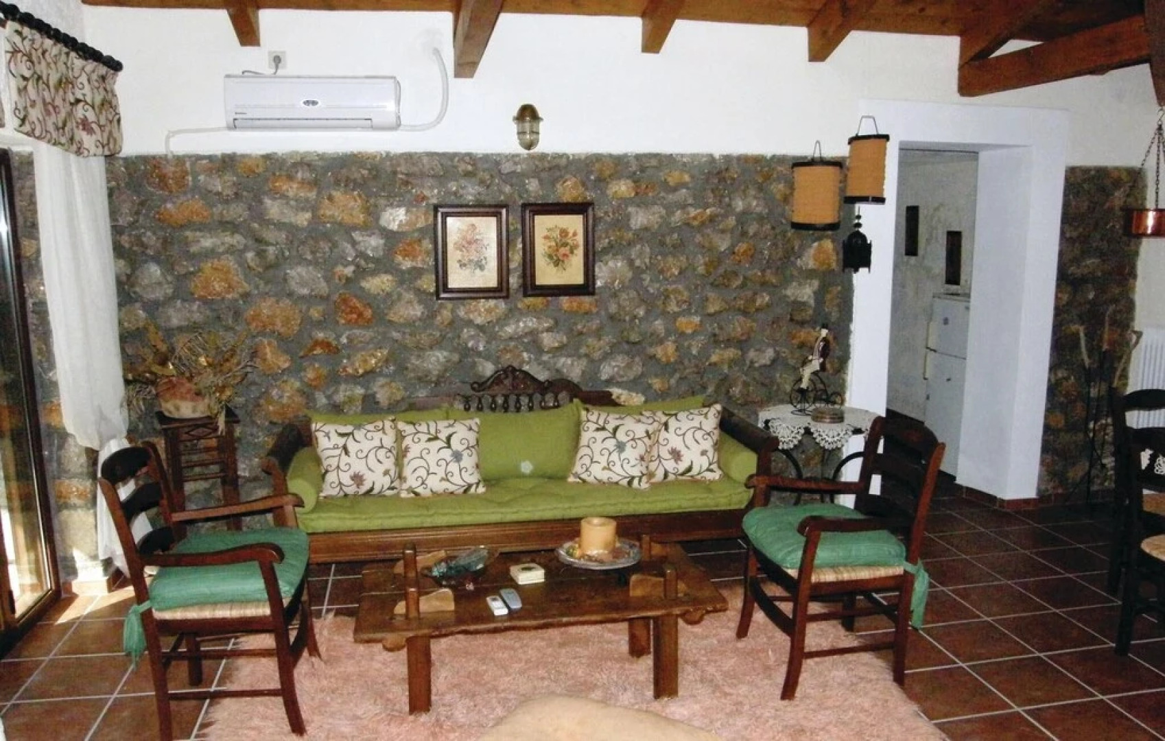 Amazing Home in Kamena Vourla With Wifi and 9 Bedrooms