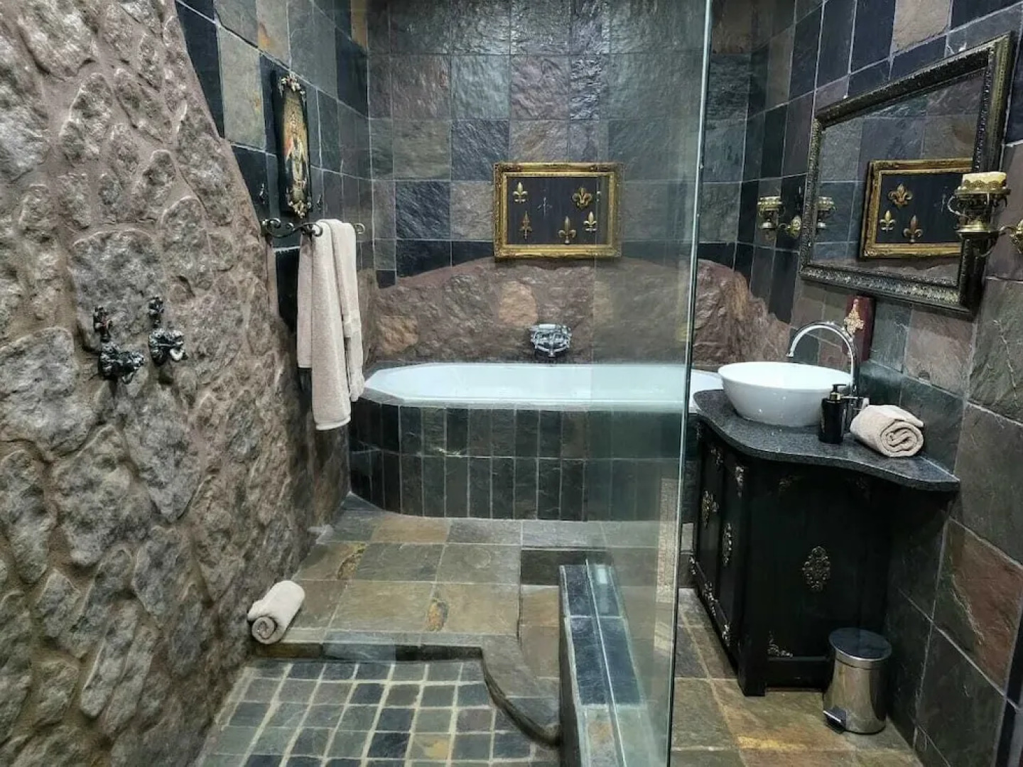 Excalibur Boutique Hotel