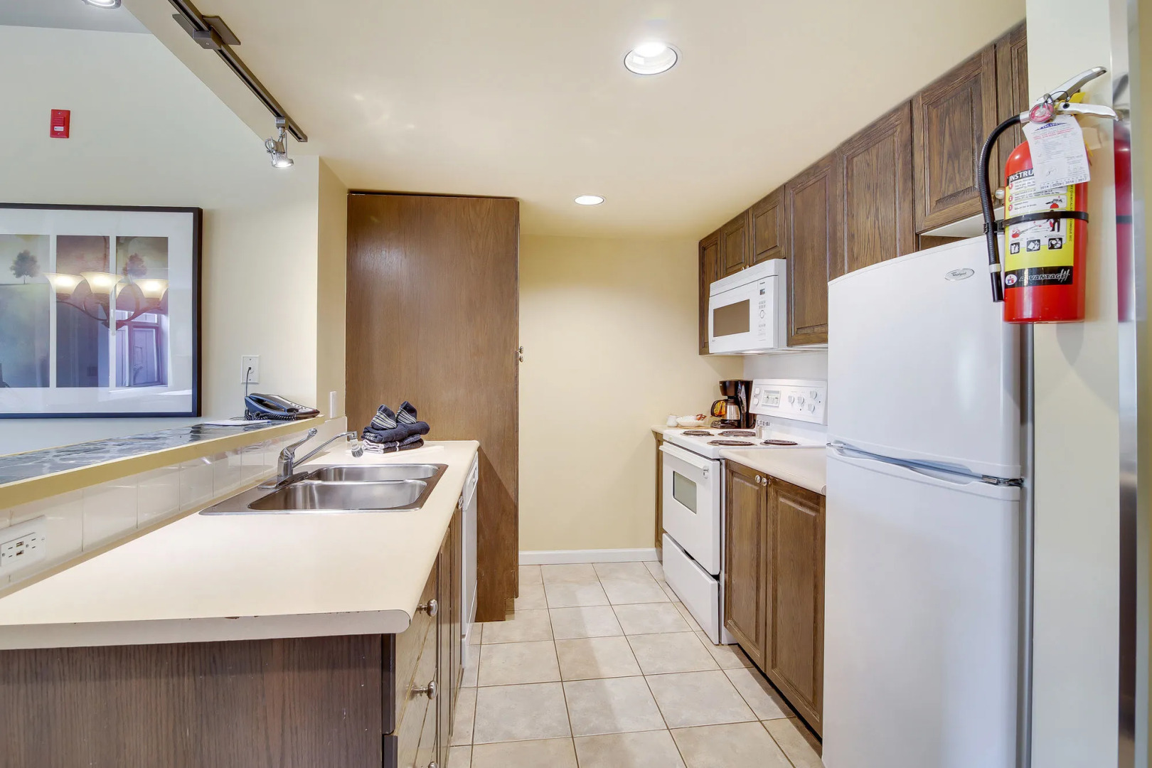 Tyndall Stone Lodge by Whiski Jack