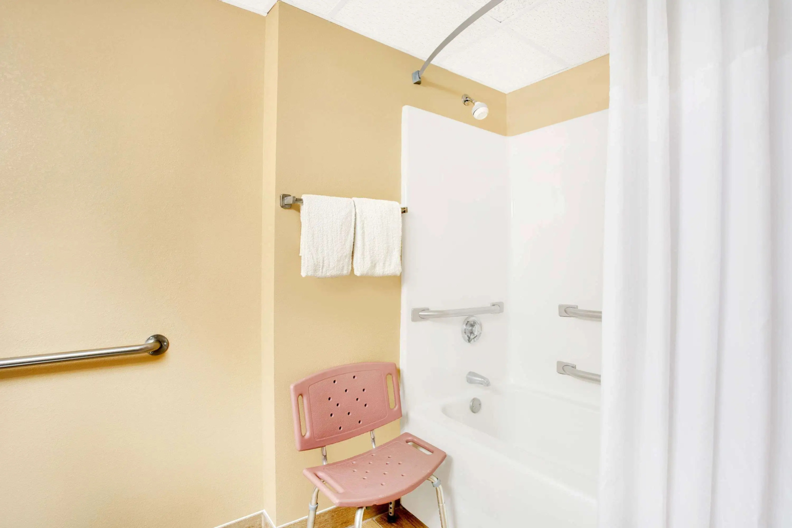Days Inn by Wyndham Newport News City Center Oyster Point