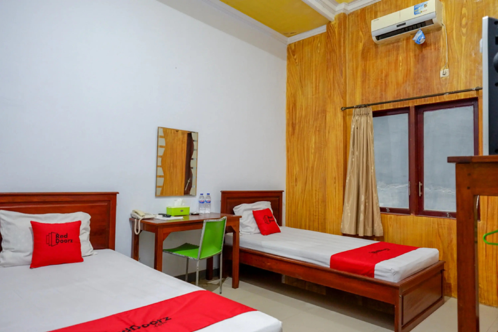 RedDoorz @ Hotel Bravo Pantai Kamali Bau Bau