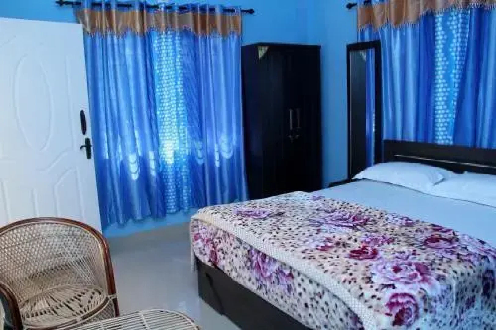 Aathishaya Holiday Inn