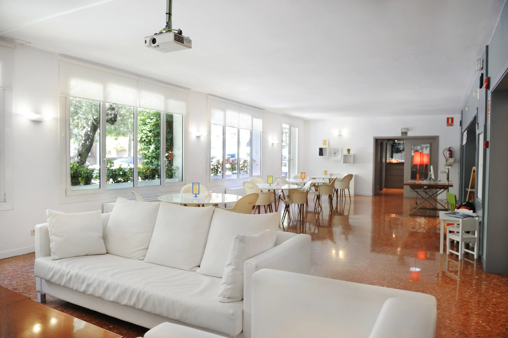 Отель Tres Torres Atiram