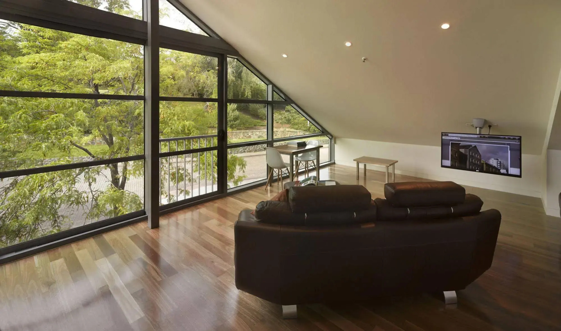 Salamanca Wharf Hotel