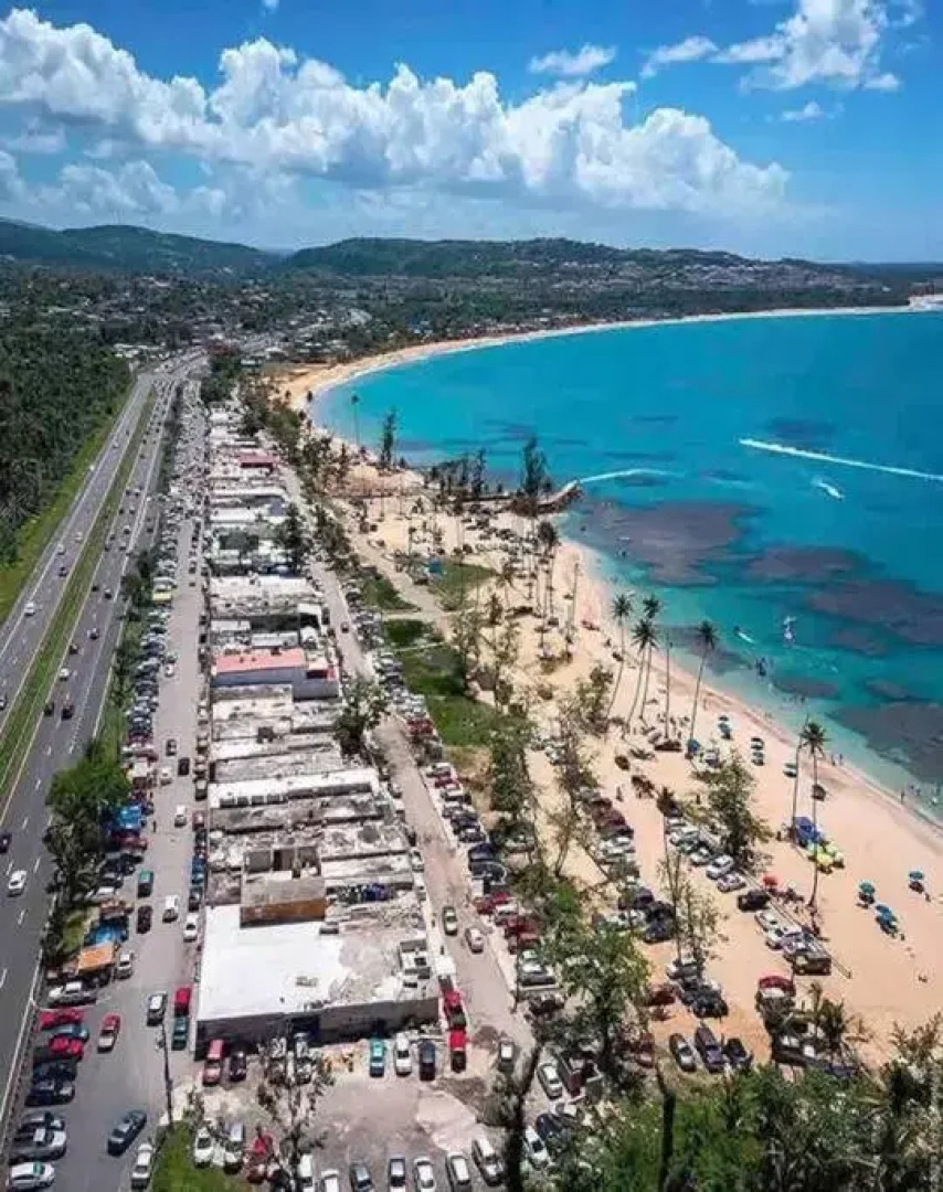 3 Bedroom Apt. close to main beaches/ attractions