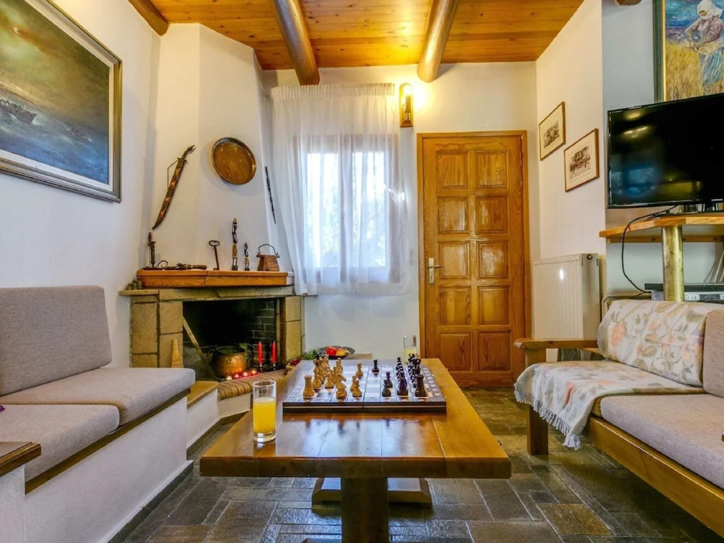 Villa in Heraklion With Private Pool & Beaches