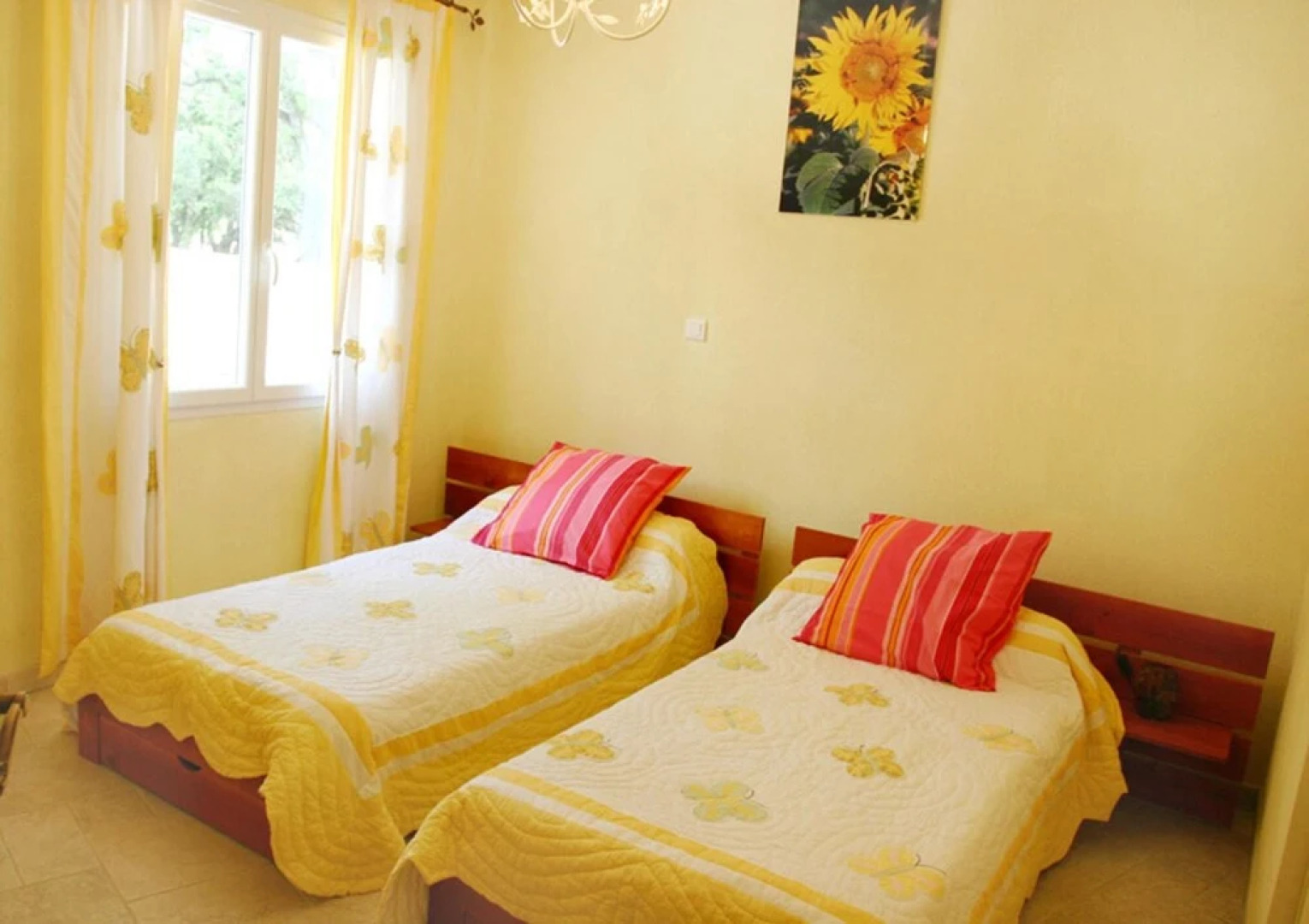 Villa With 4 Bedrooms in Grignan, With Wonderful Mountain View, Privat