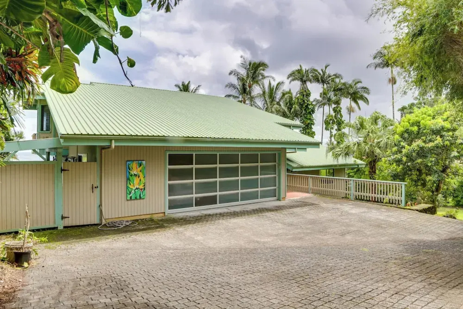Hilo Home w/ Private Deck + Stunning Ocean Views!