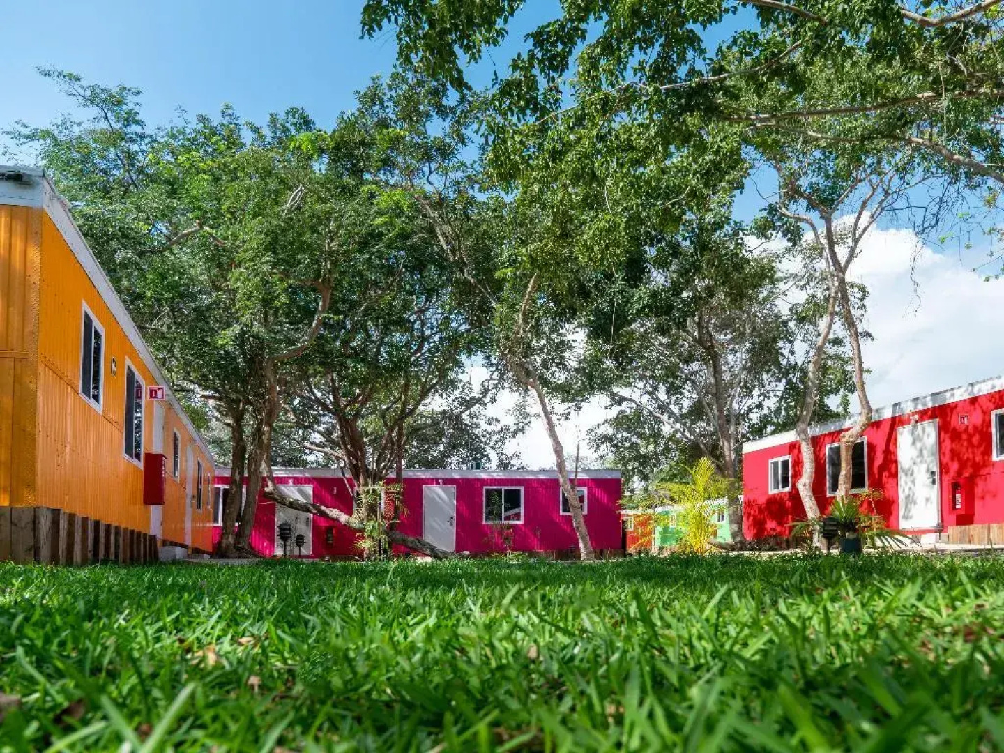 Colorbox beds and rooms by Milenium