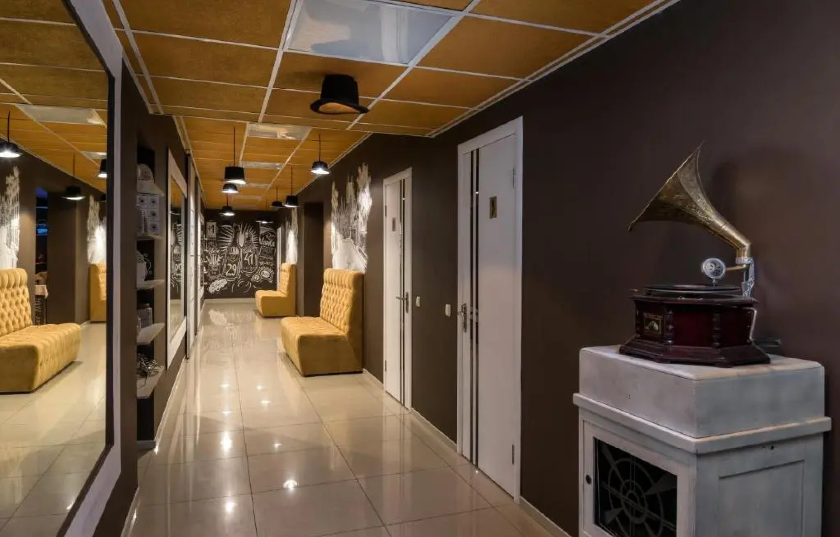 Отель Ambassador Plaza