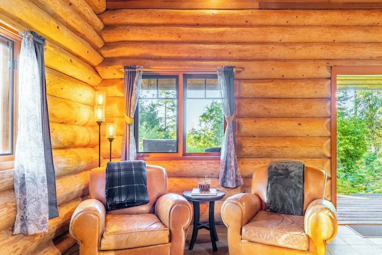 Penn Cove Overlook by Avantstay Cabin w/ Views