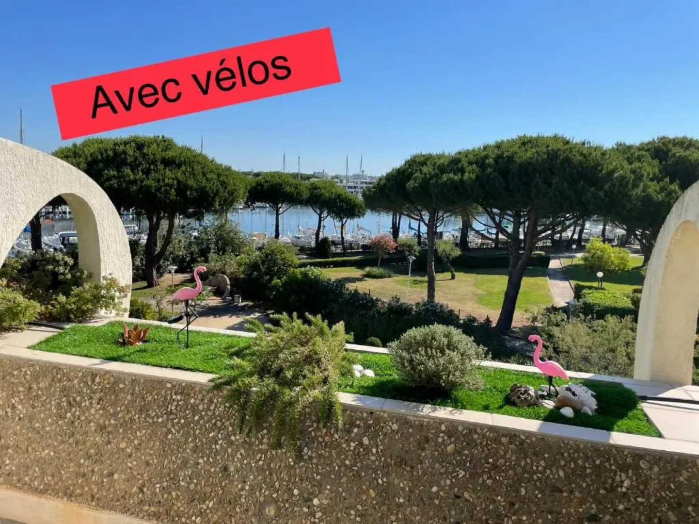 Studio vue port, belle terrasse, piscine