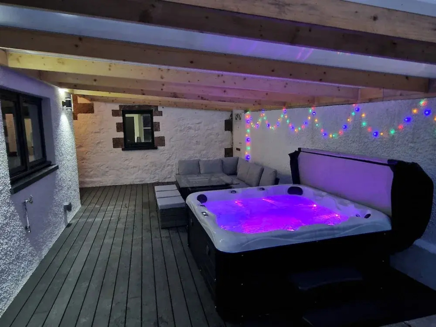 Kildonan House Village Centre Sleep 8 With hot tub