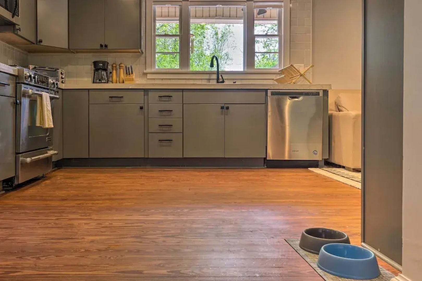 Dog-friendly Home: 1 Mi to Downtown Hendersonville