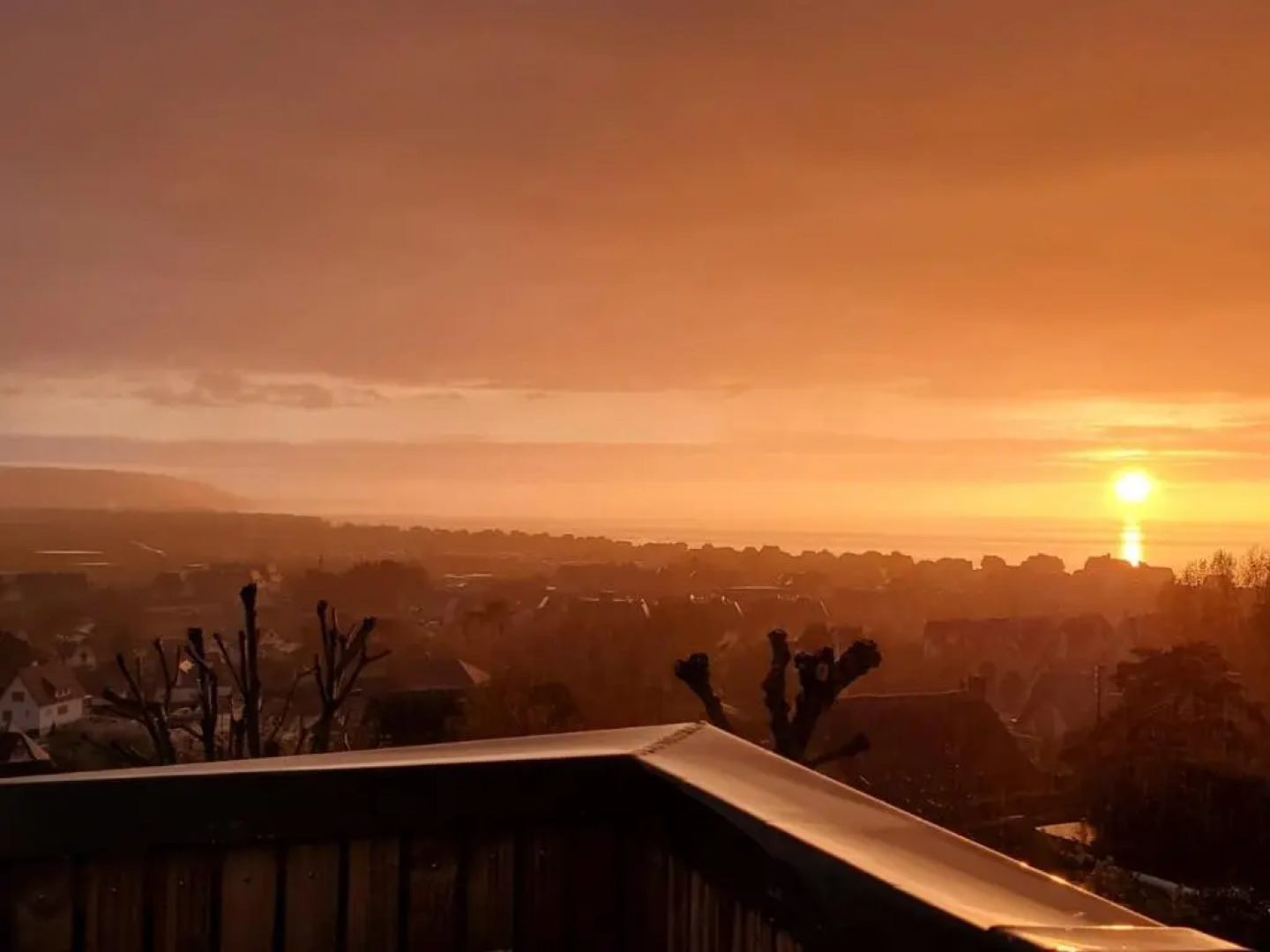 Joli studio neuf vue mer proche Deauville