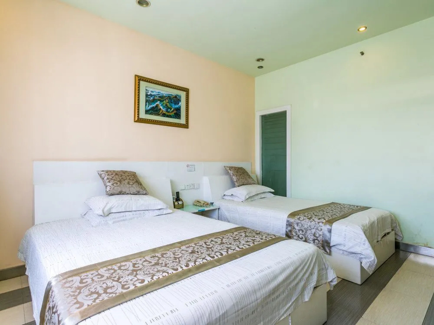 Shanghai Blue House Business Hotel