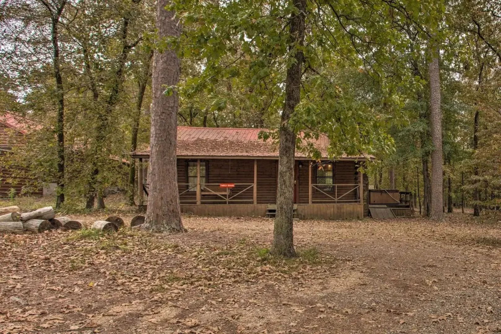 Timber Brooke Cabin: Hot Tub & Central Location!