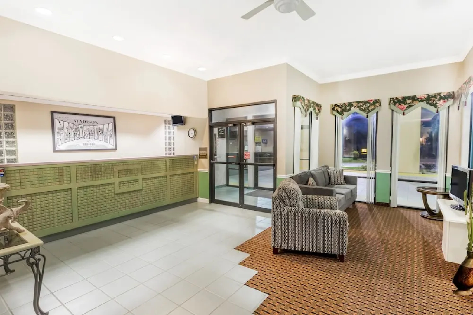 Super 8 Madison/Ridgeland Area