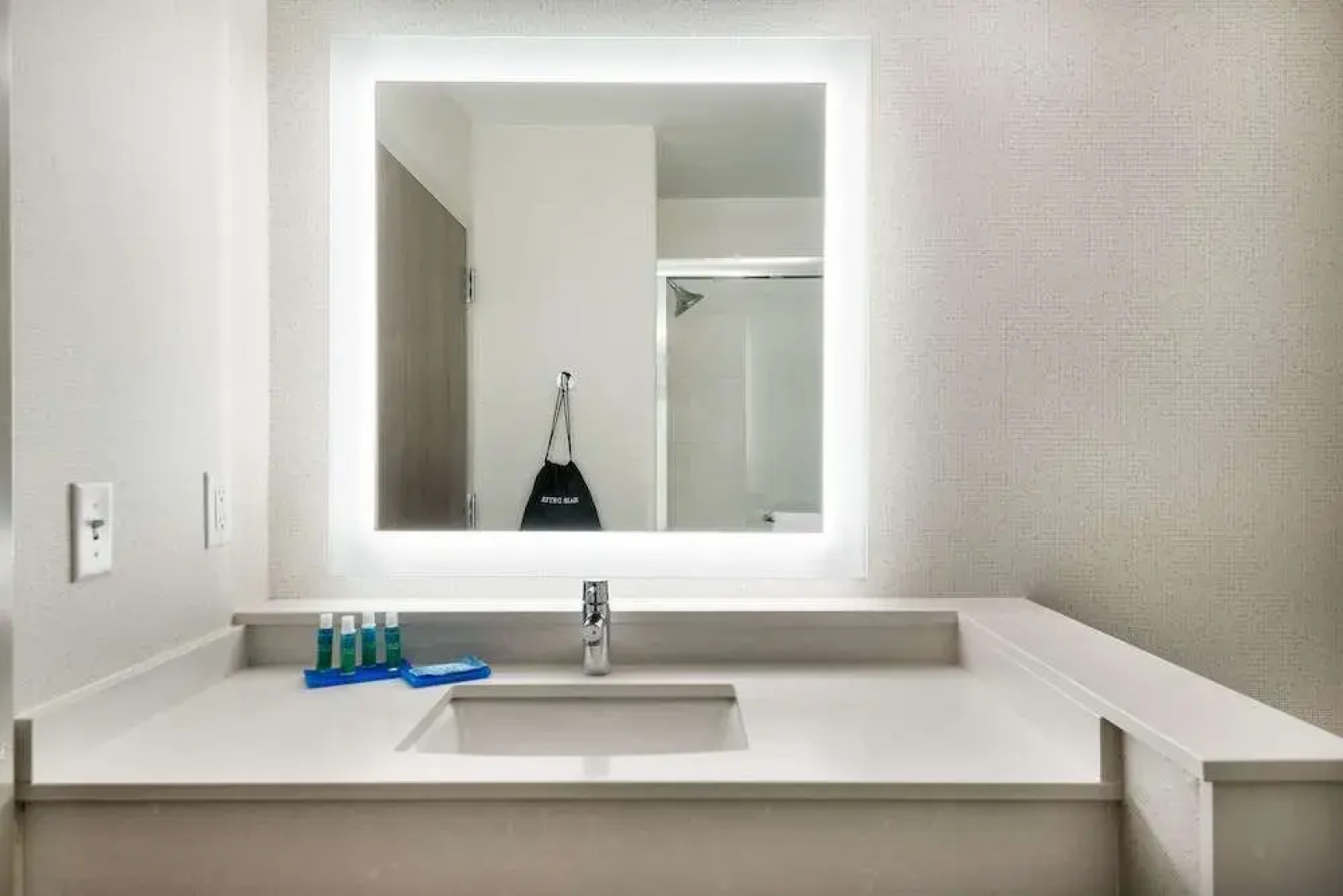 Holiday Inn Express & Suites Queensbury Lake George Area