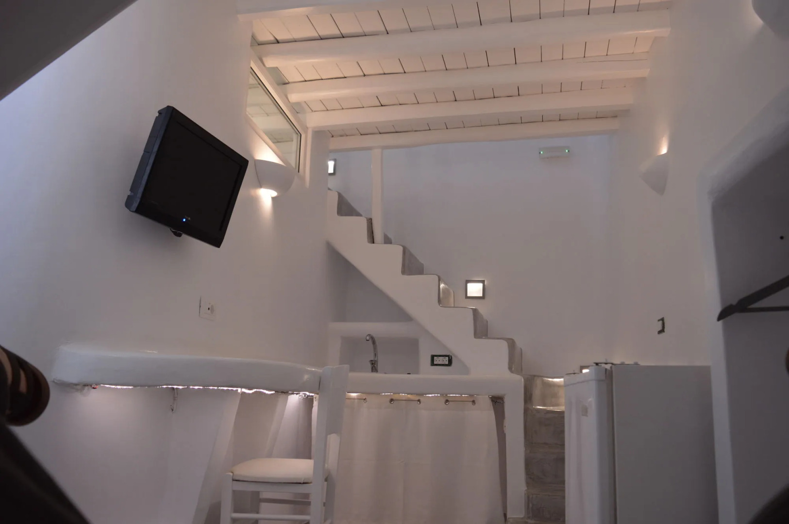 Flaskos Luxury Suites