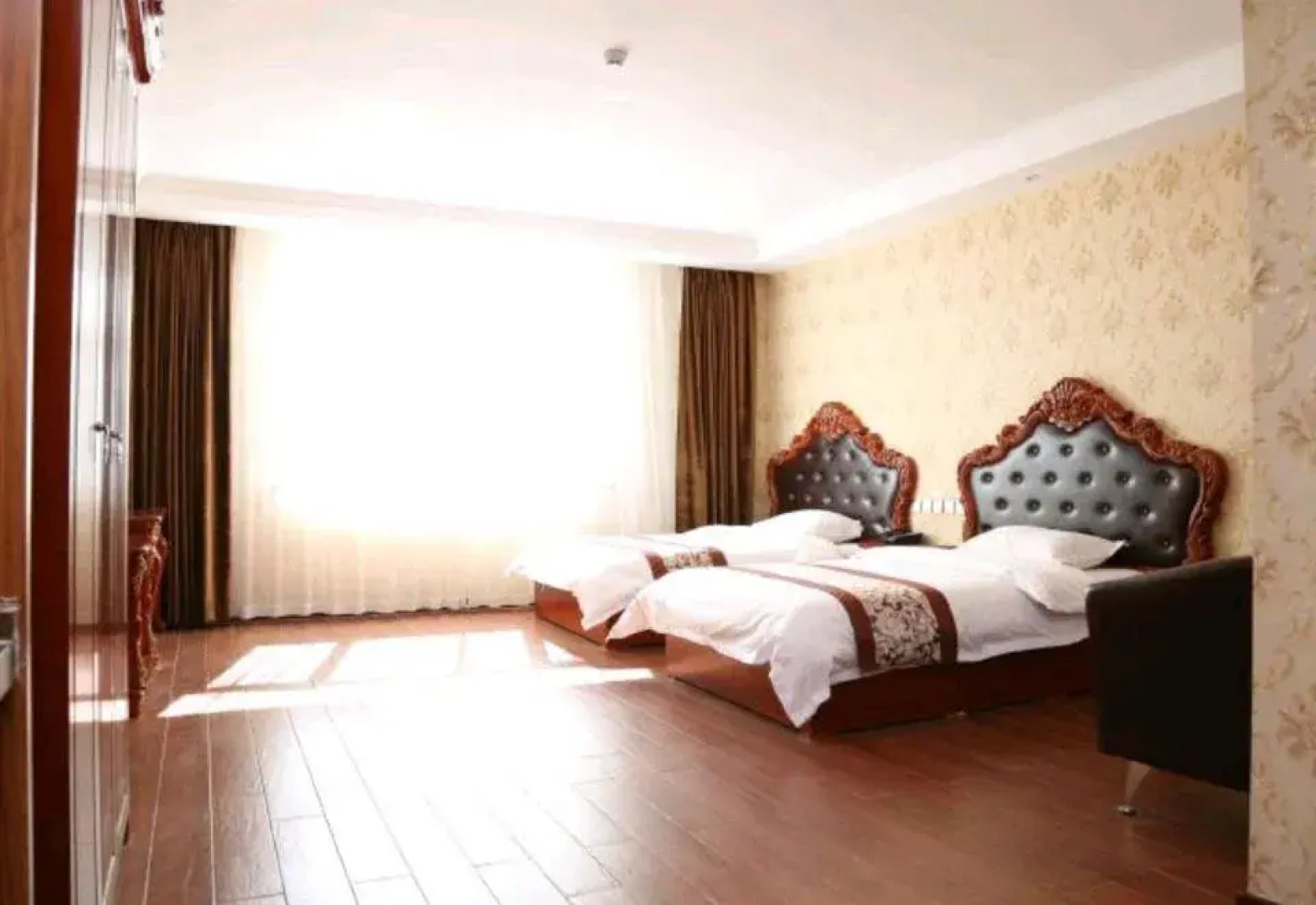 Super 8 Hotel (Tongliao Affiliated Hospital)