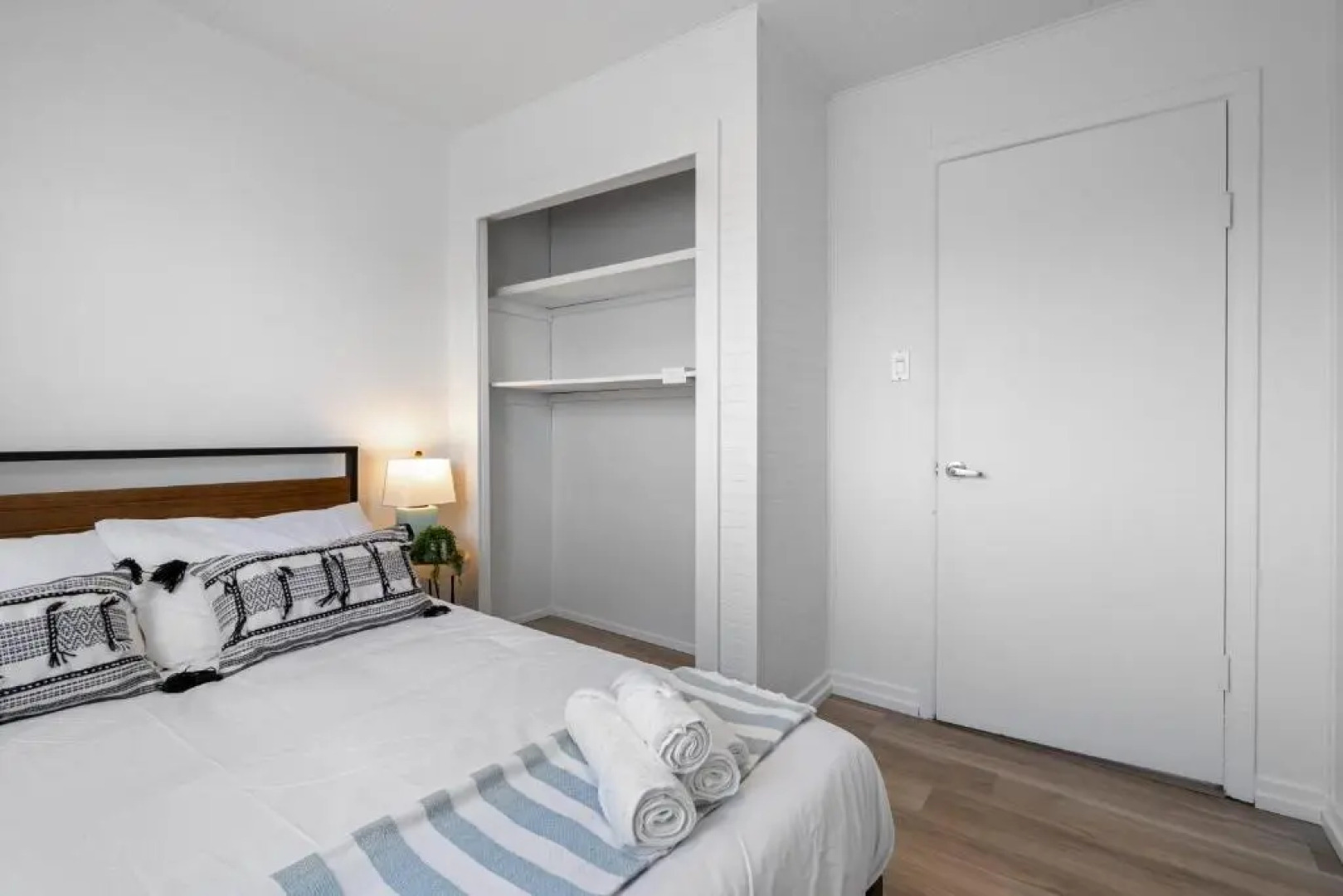 The Hidden Loft I 5-min Walk 2 Beach I DT I 55 TV