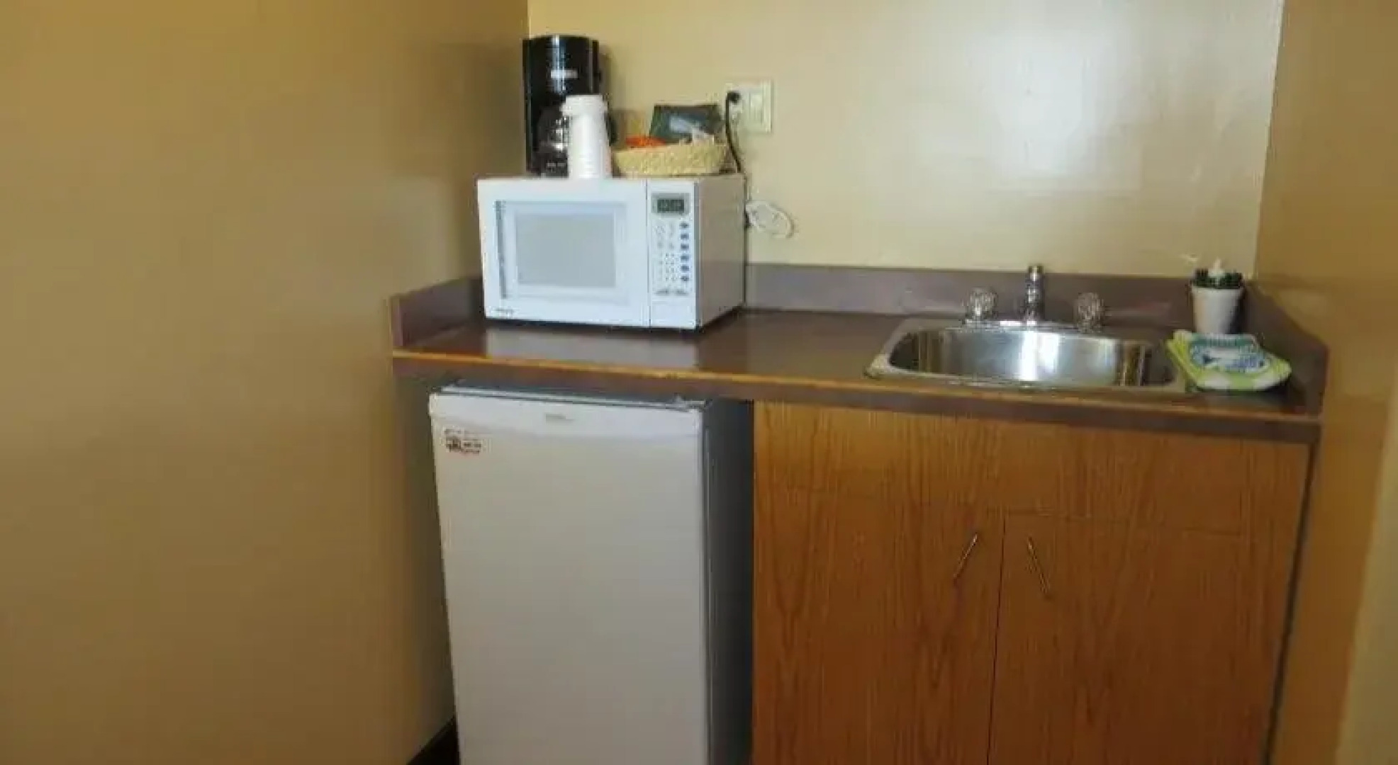 Athabasca Valley Inn & Suites