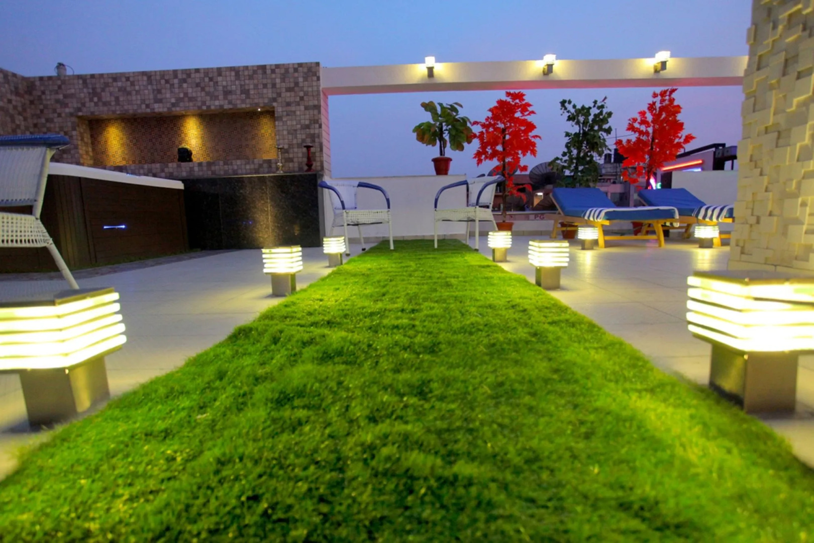 Hotel The Pearl - Newly Renovated in City Centre