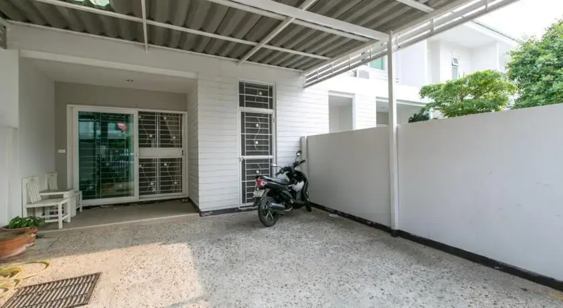 Townhome +motorbike