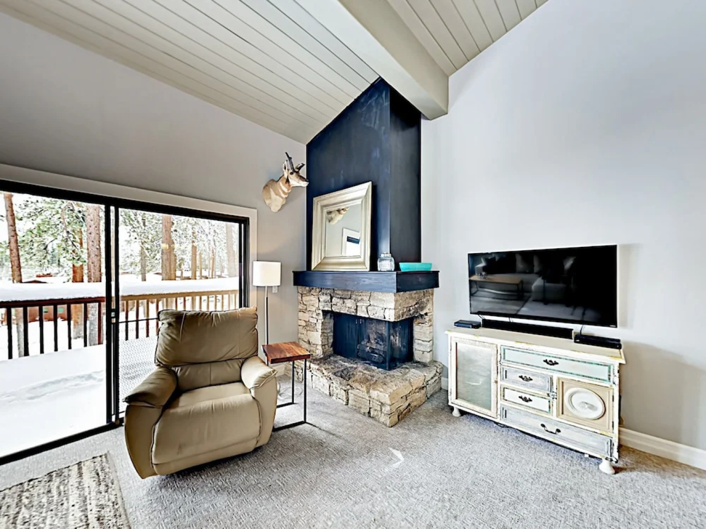 Updated Pinewild W/ Deck & On-site Tennis 3 Bedroom Condo